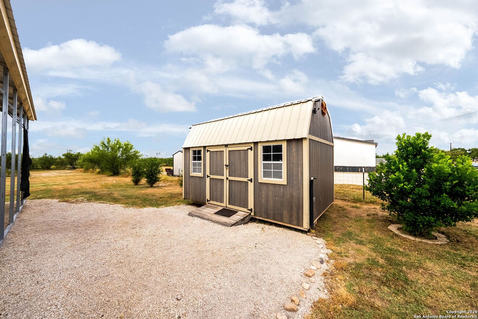 main property photo 30
