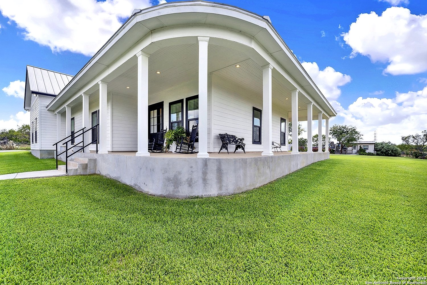 main property photo 4