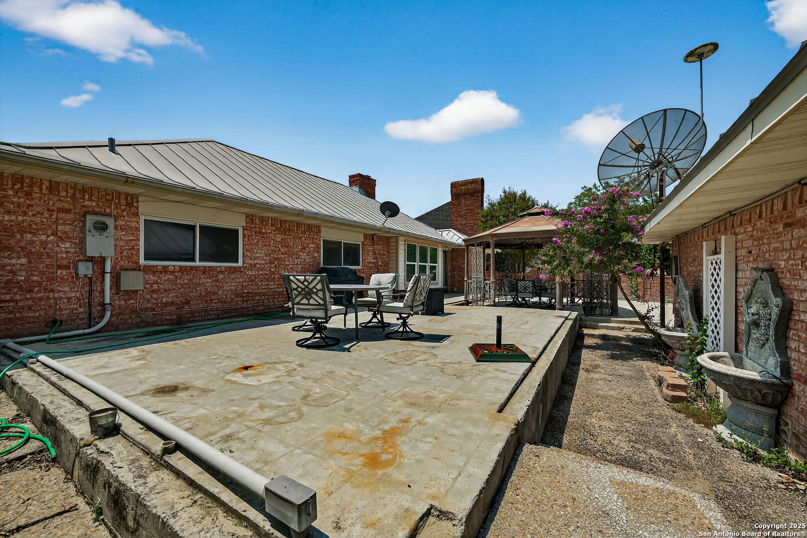 main property photo 28