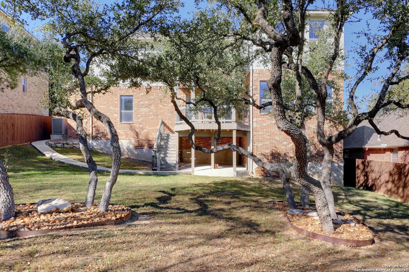 main property photo 28