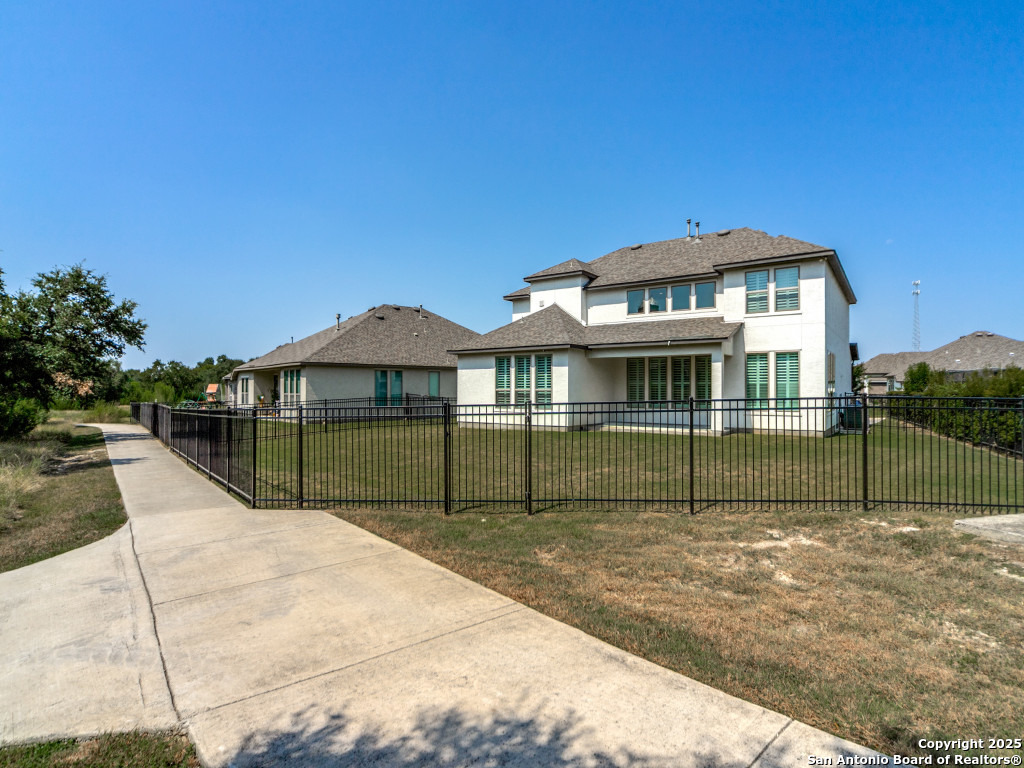 main property photo 28
