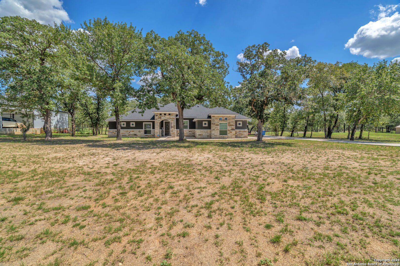 main property photo 4