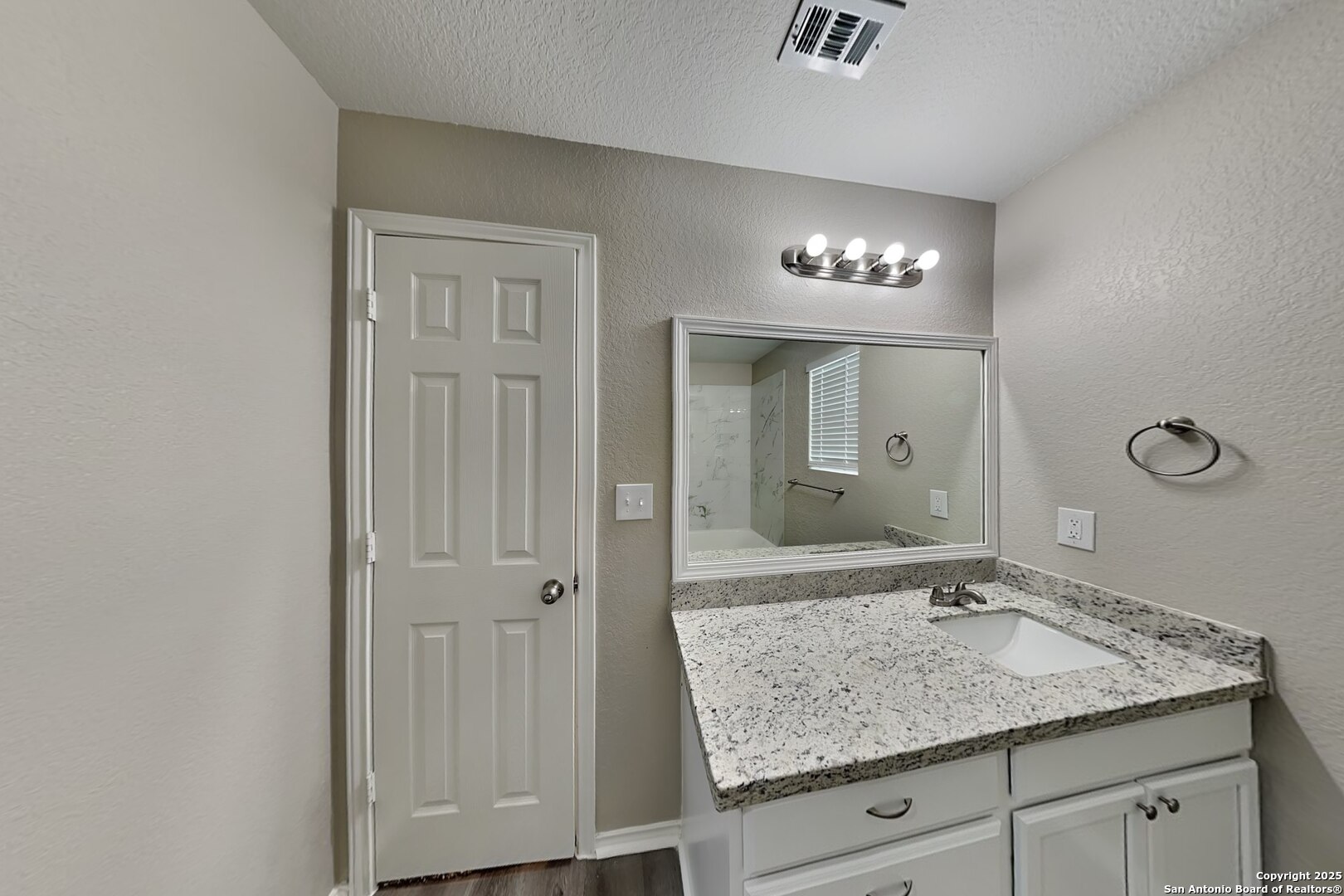 property viewer photo 11