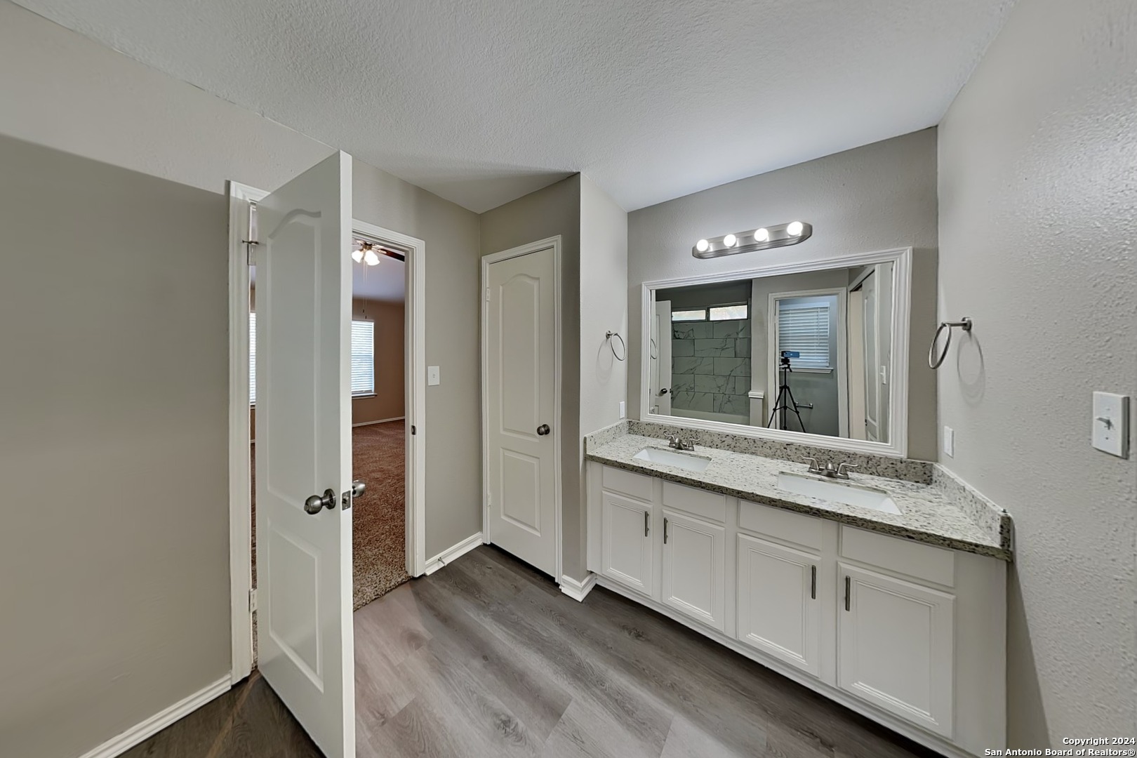 property viewer photo 11