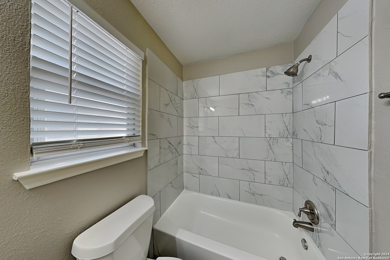 property viewer photo 16