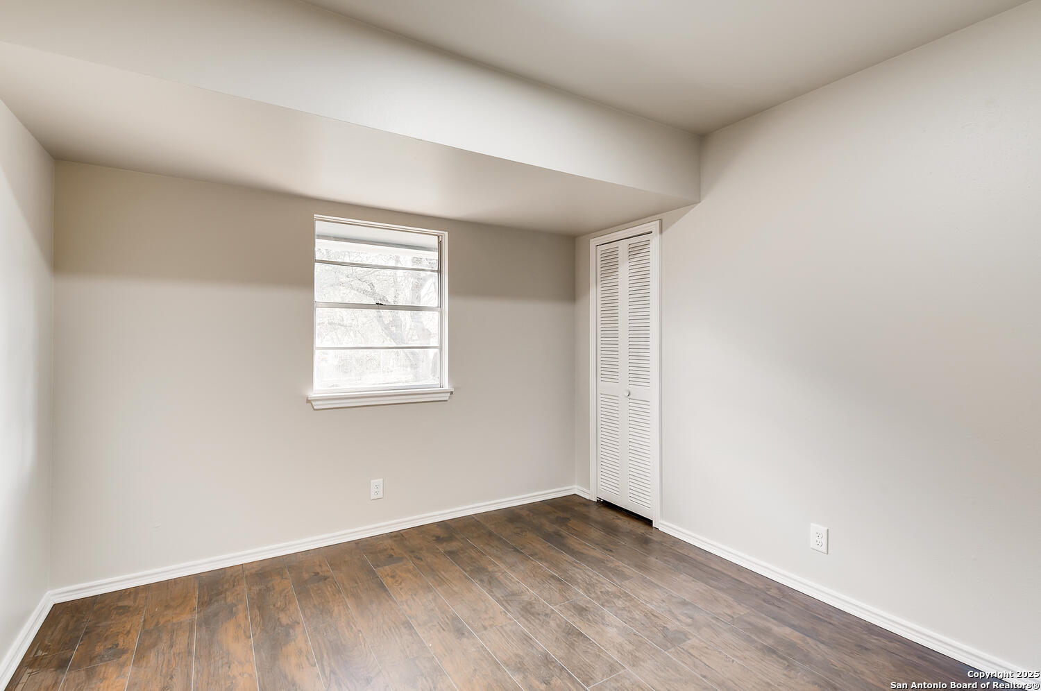 property viewer photo 19