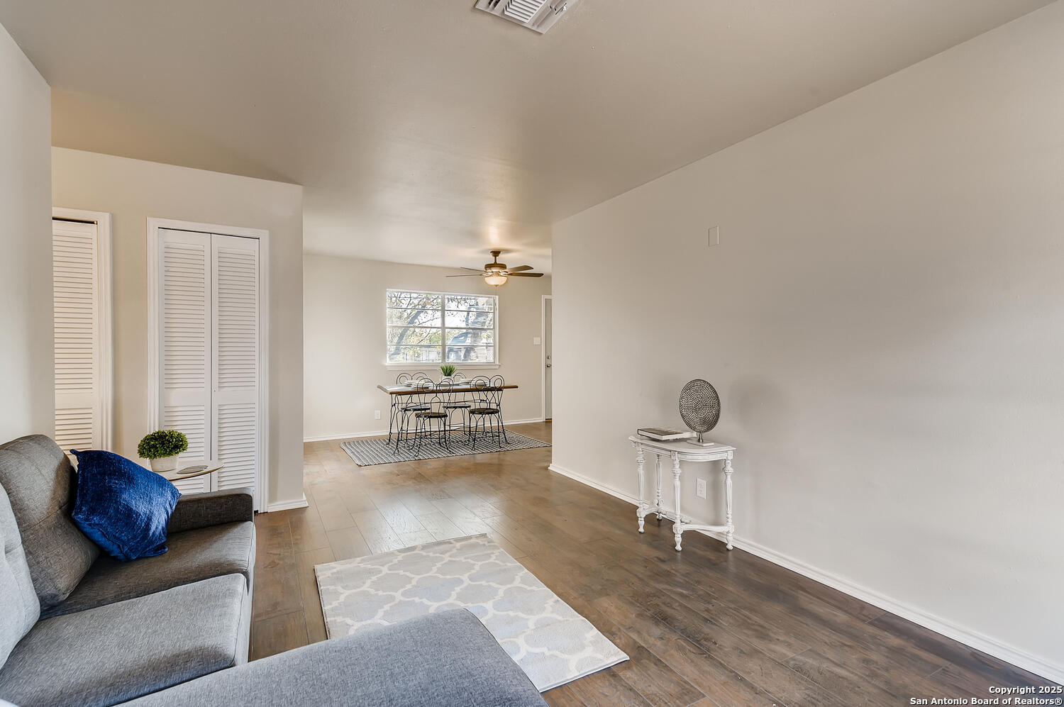 property viewer photo 2