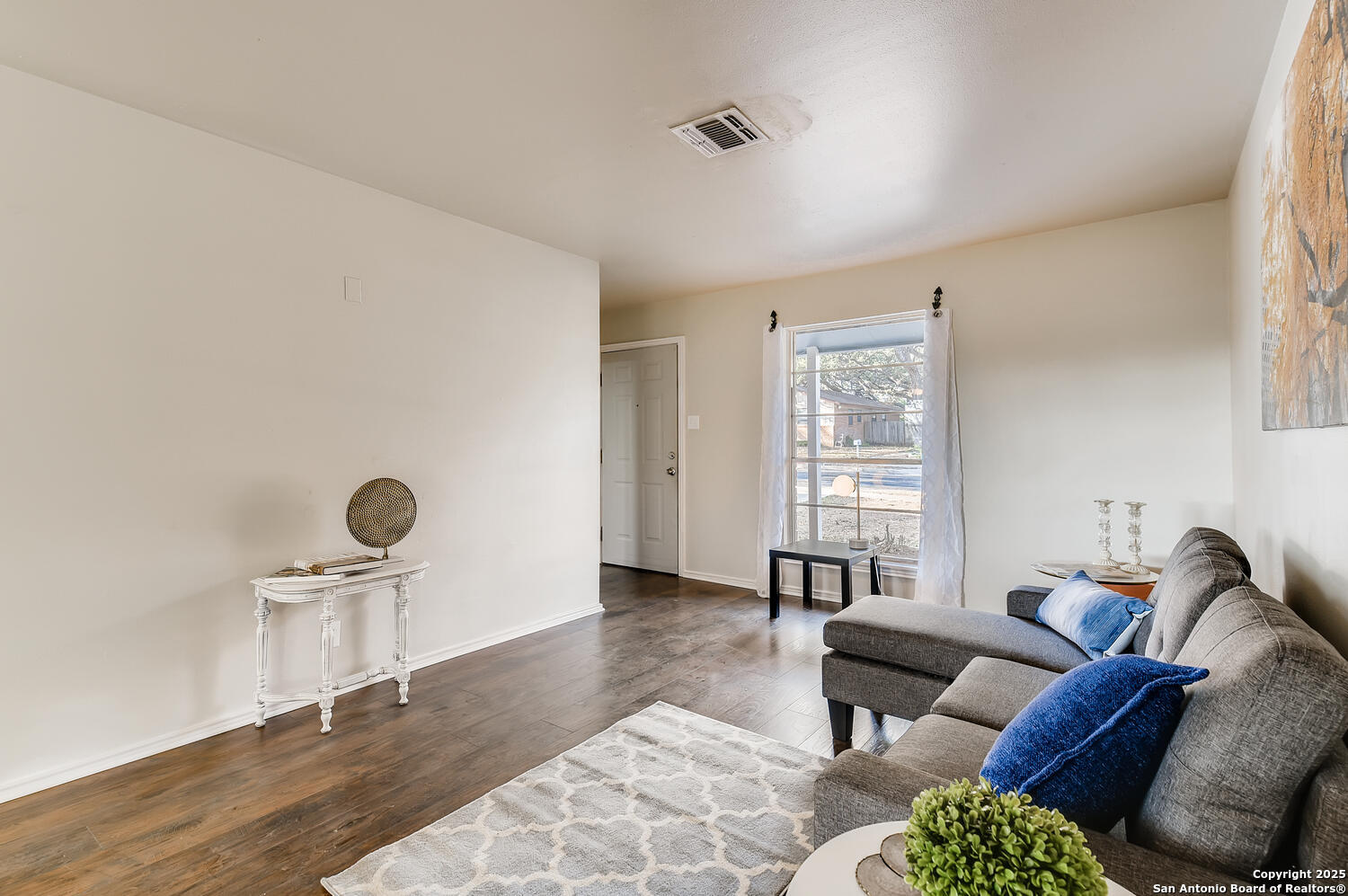 property viewer photo 3