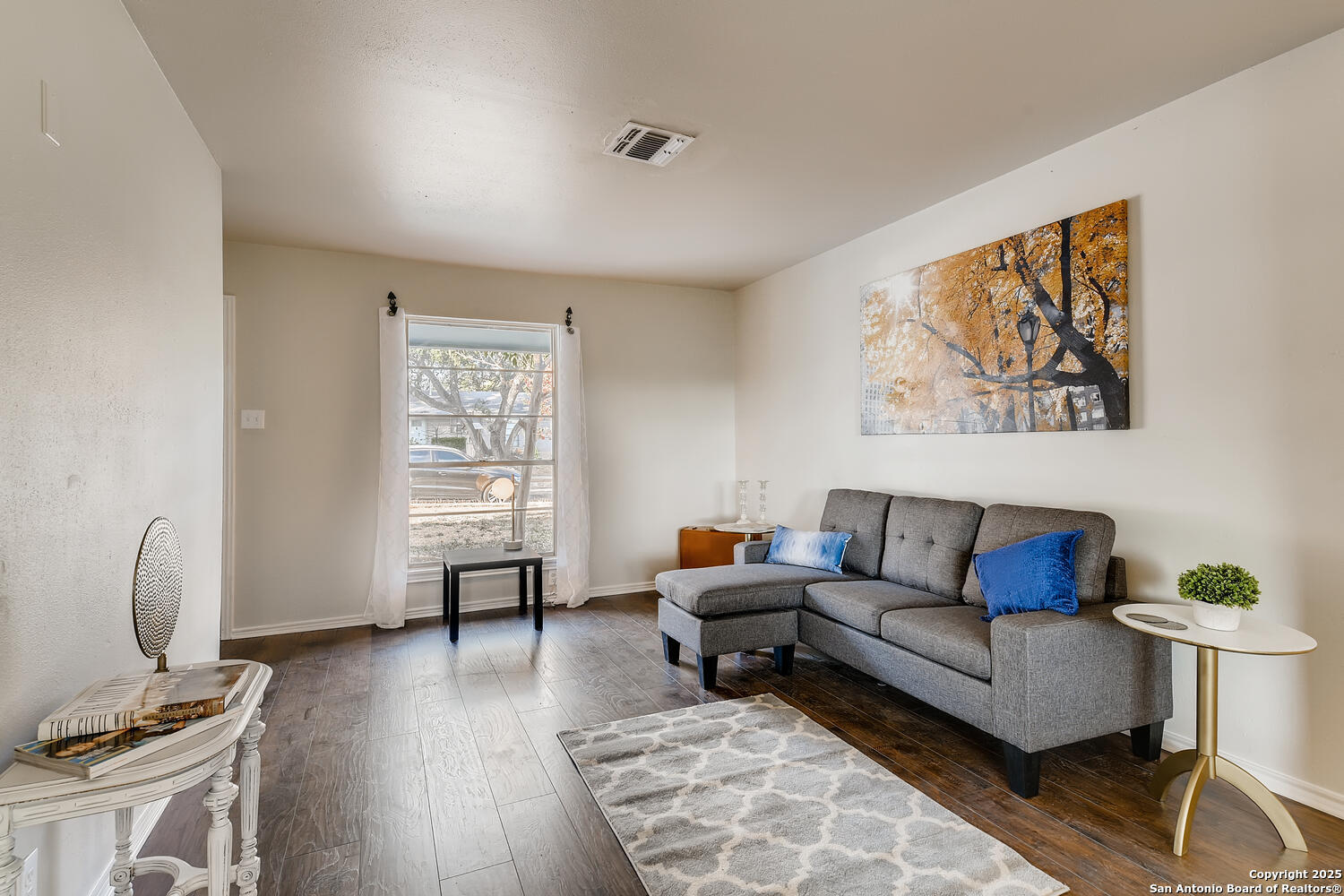 property viewer photo 4
