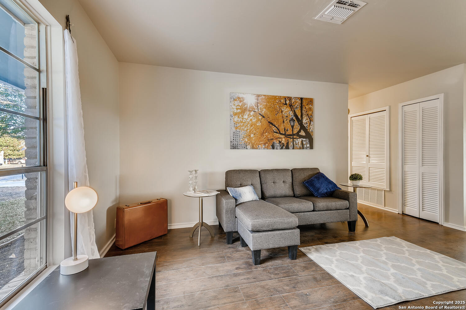 property viewer photo 6