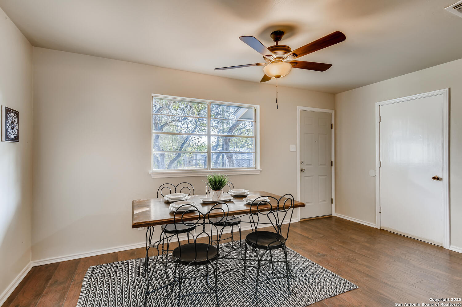 property viewer photo 7