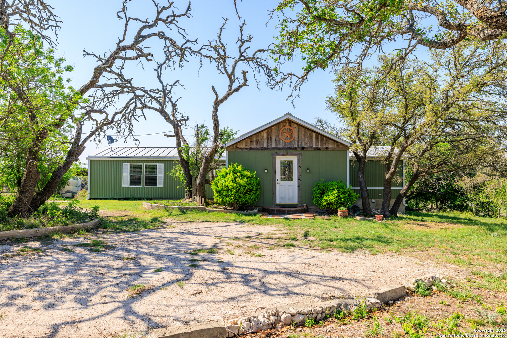 main property photo 4