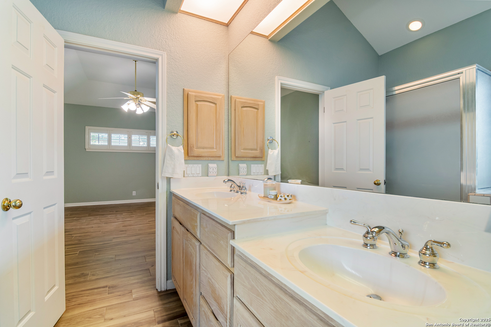 property viewer photo 15