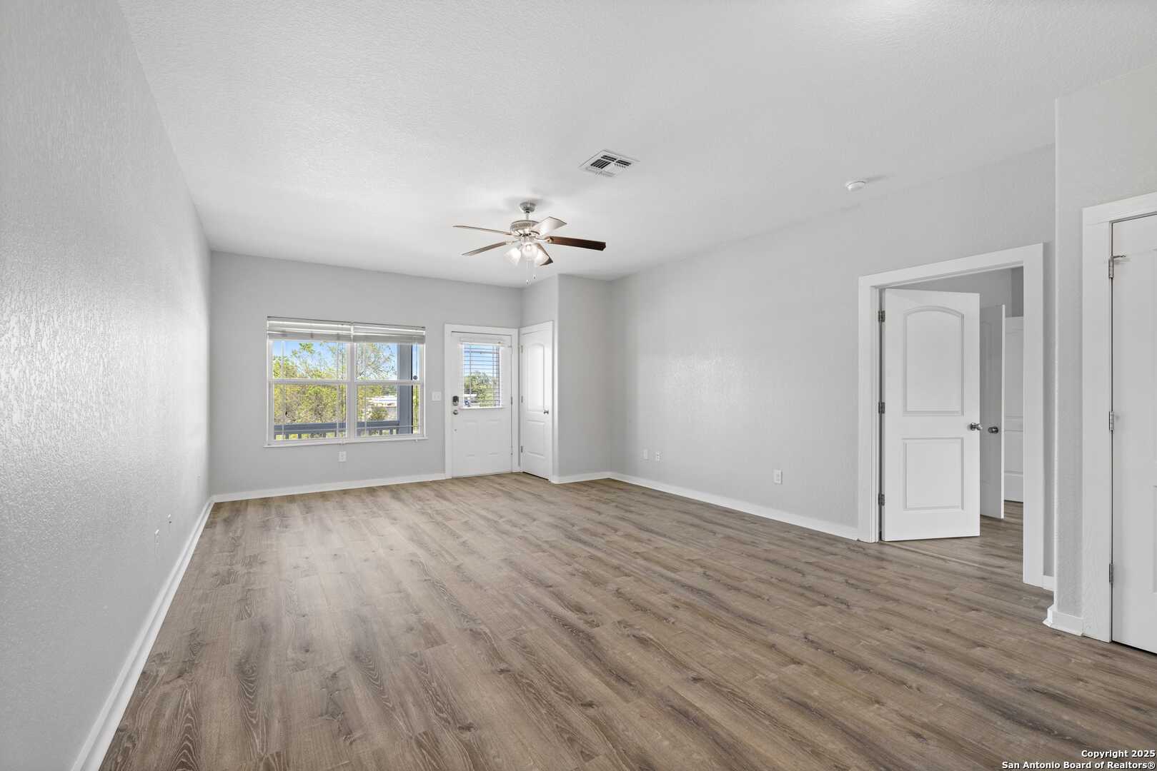 property viewer photo 10