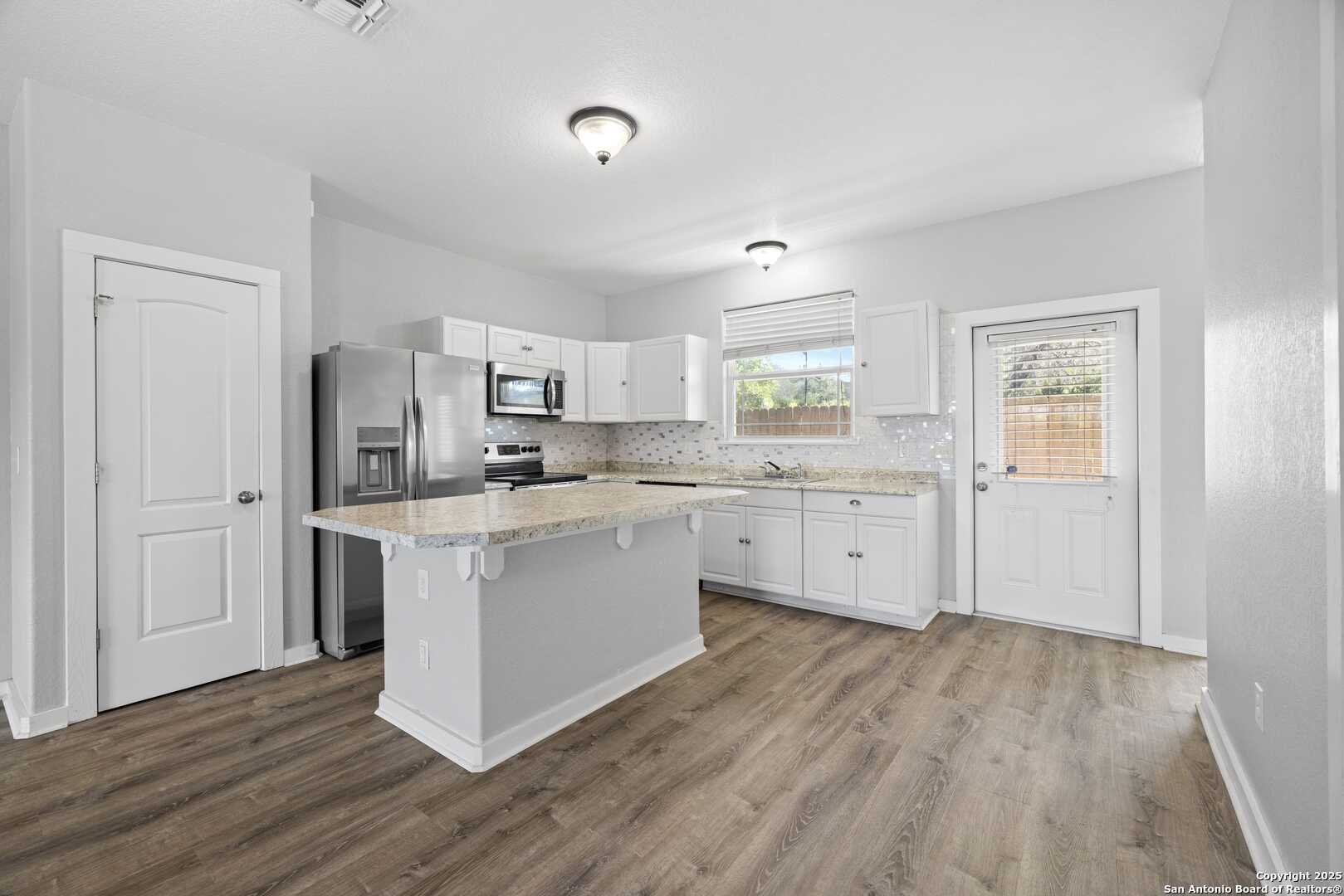 property viewer photo 12