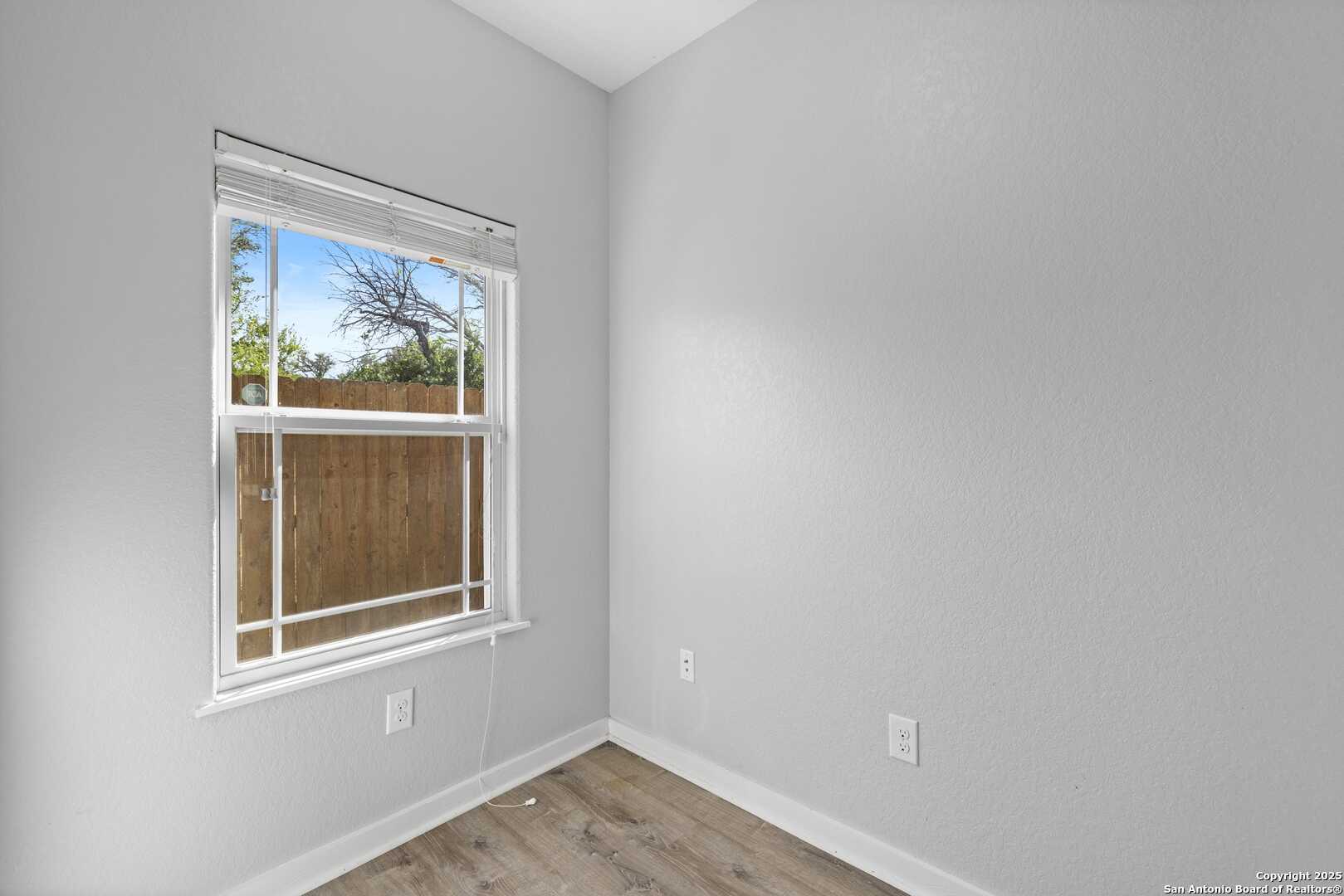 property viewer photo 15