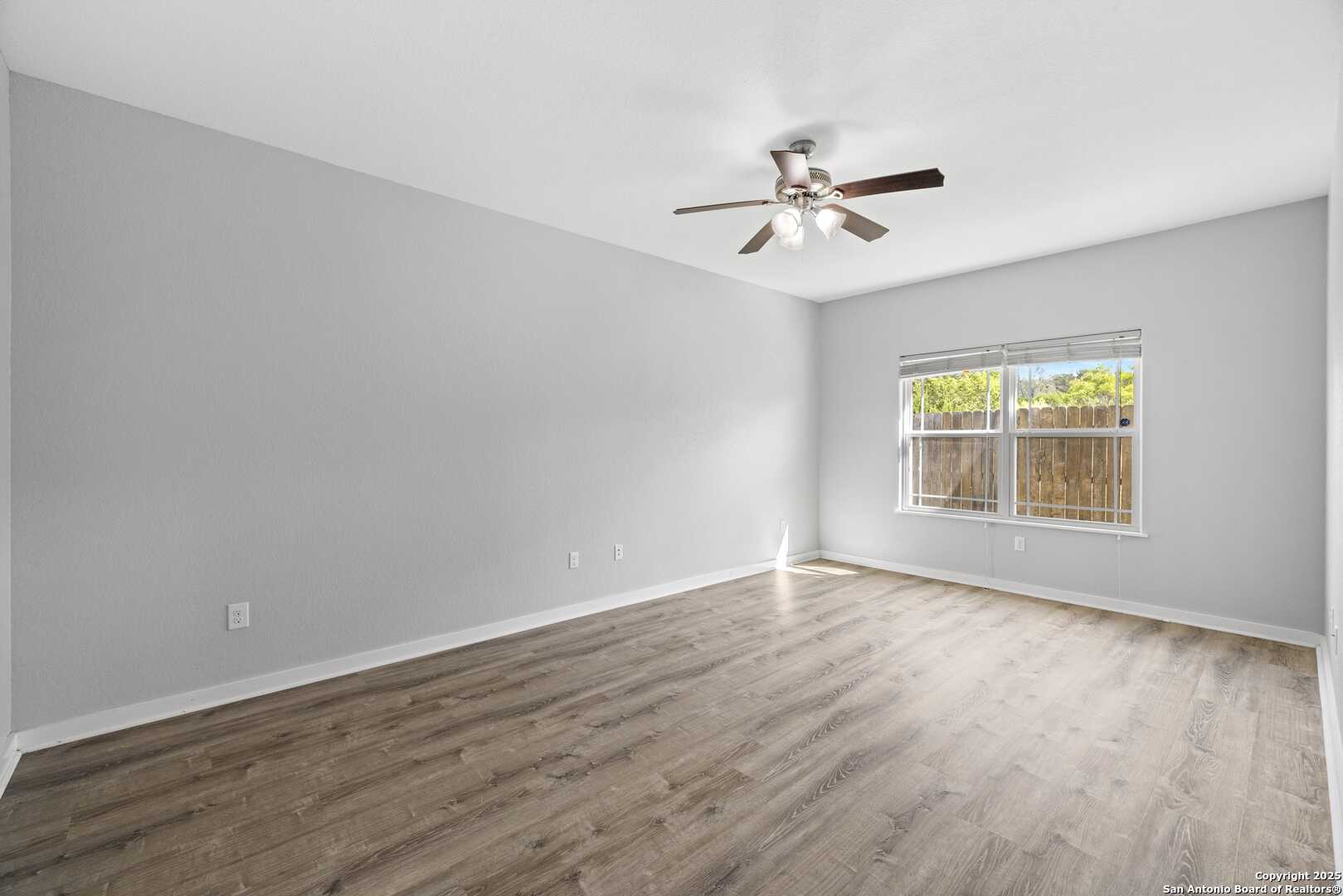 property viewer photo 17