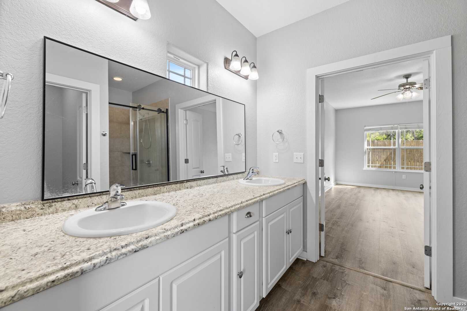 property viewer photo 19