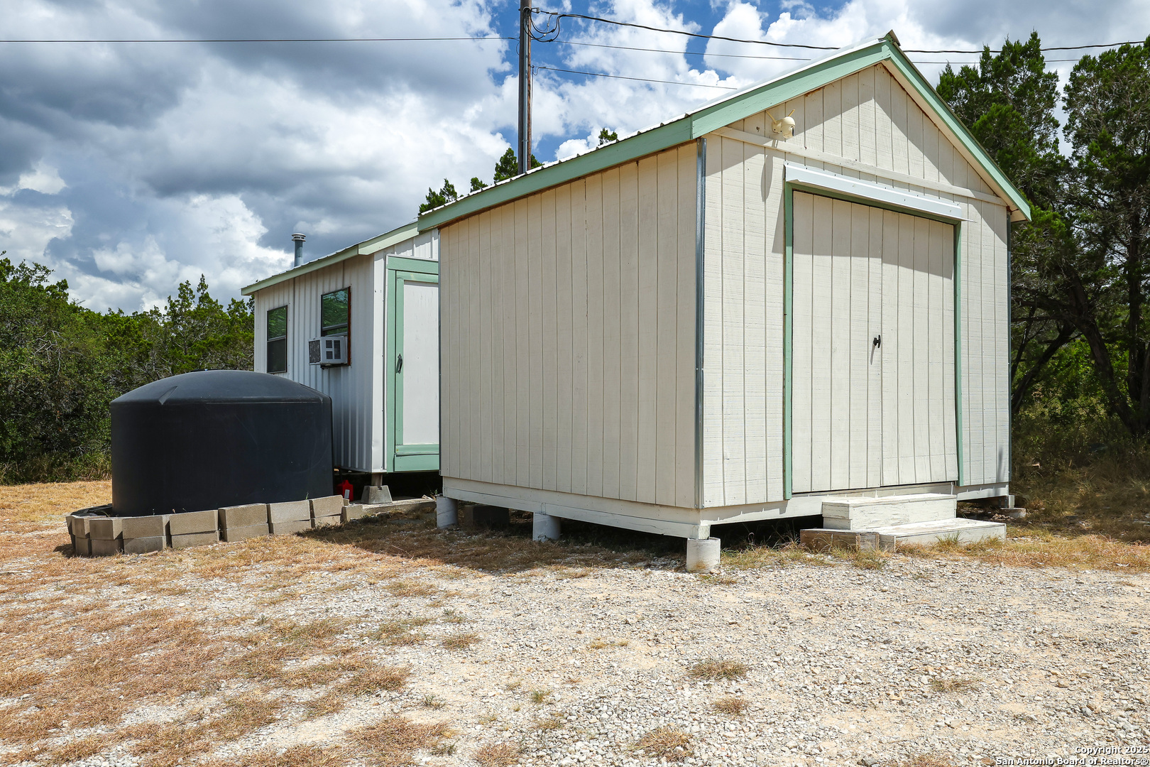 main property photo 38