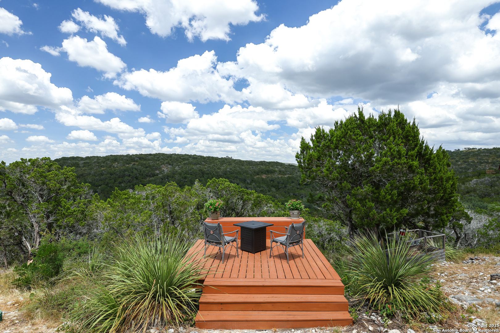 main property photo 30