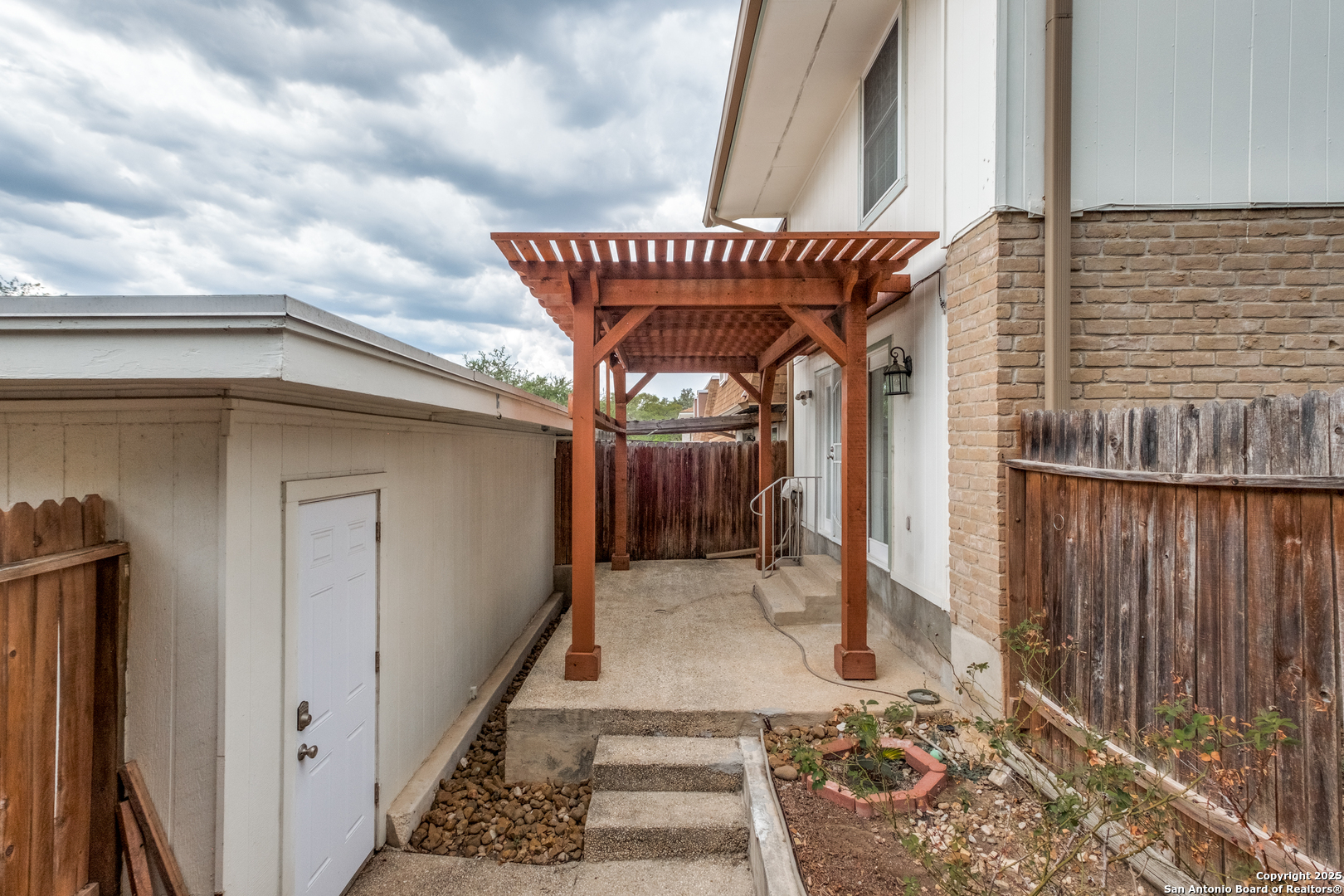 main property photo 22