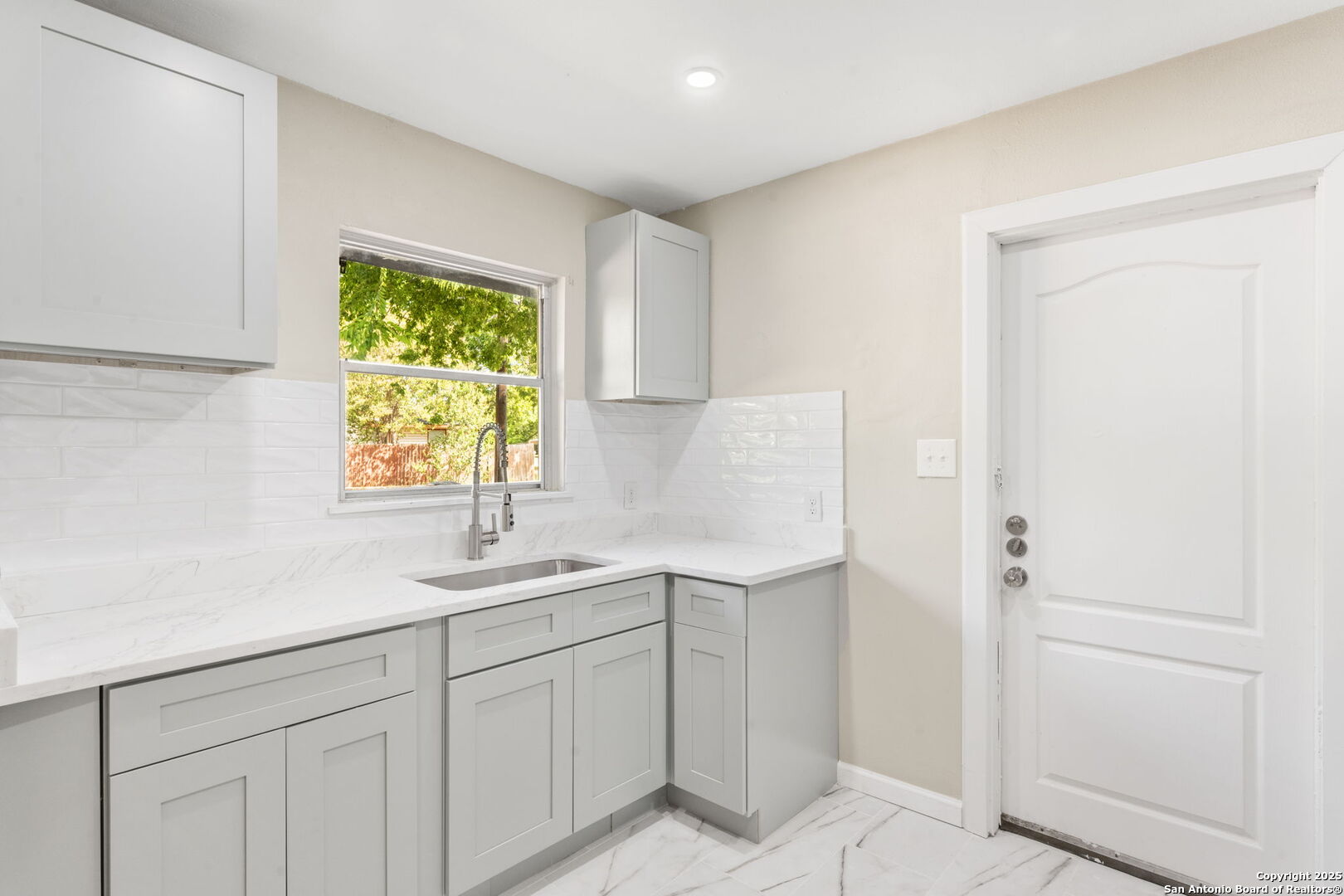 property viewer photo 12