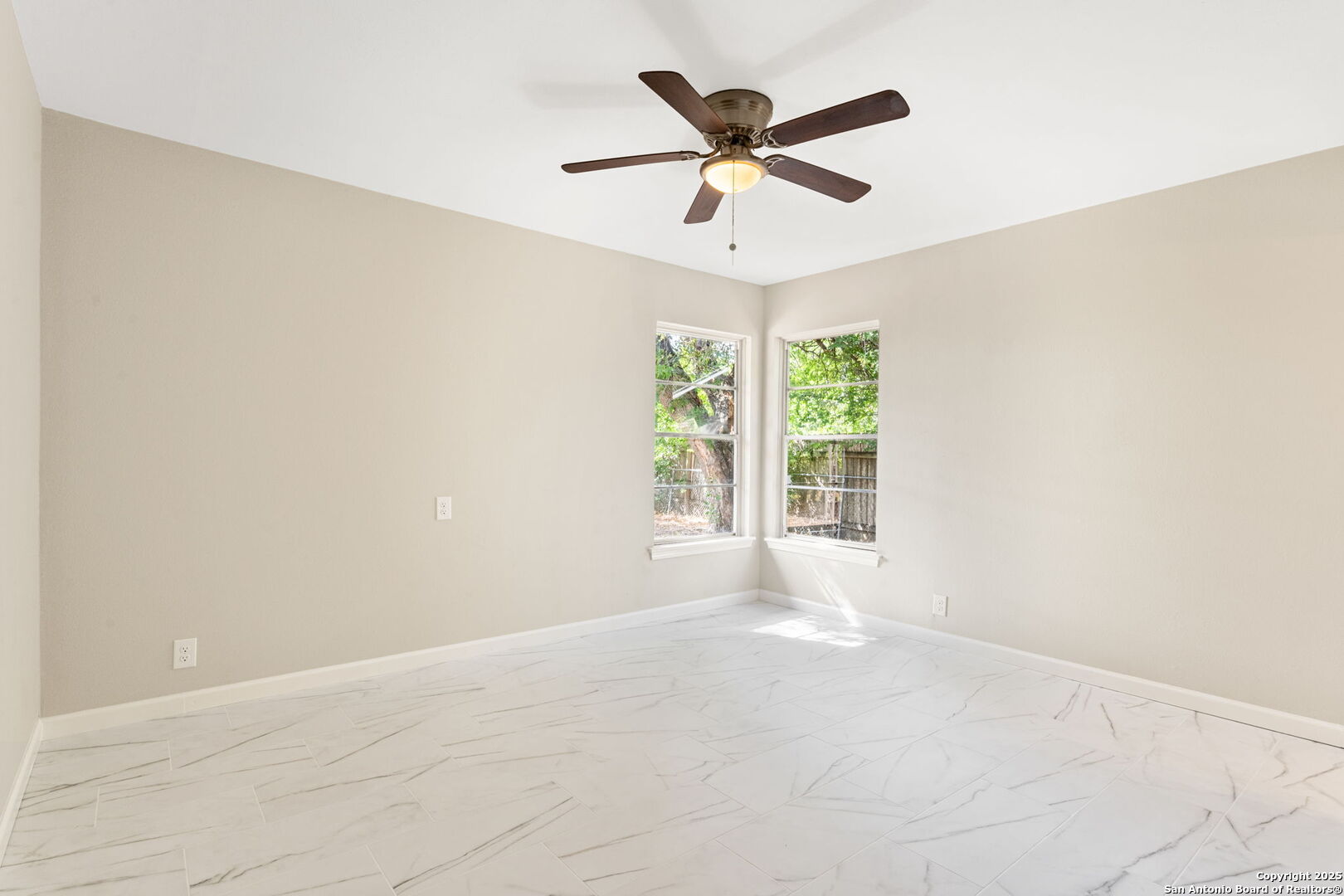property viewer photo 16