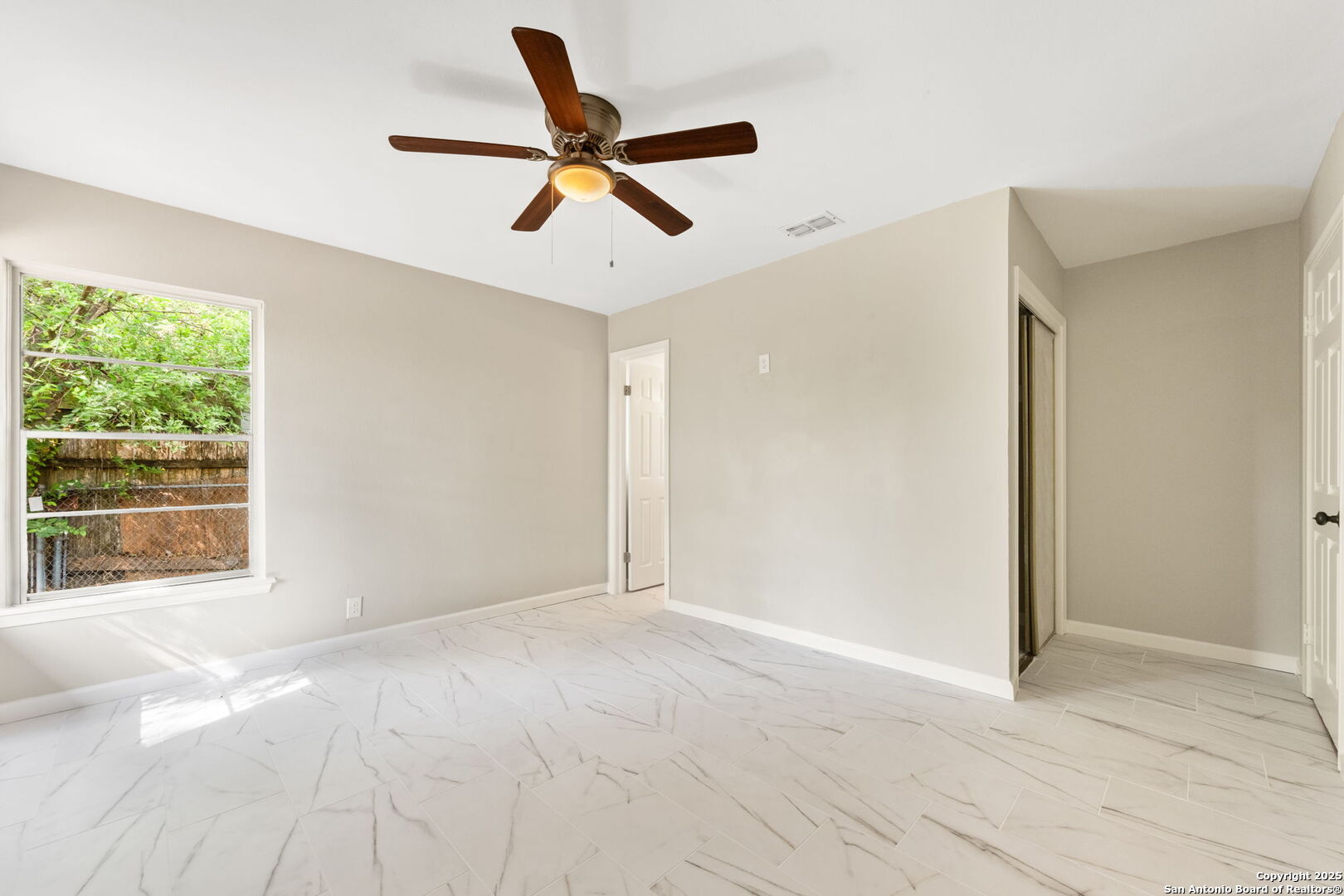 property viewer photo 17