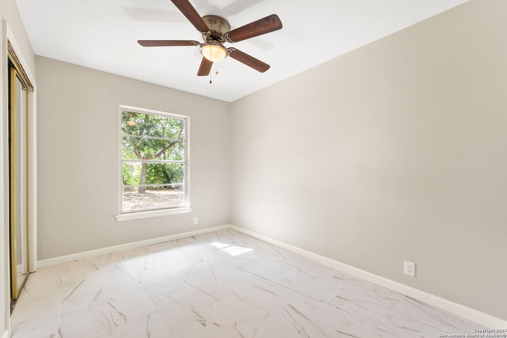 property viewer photo 21