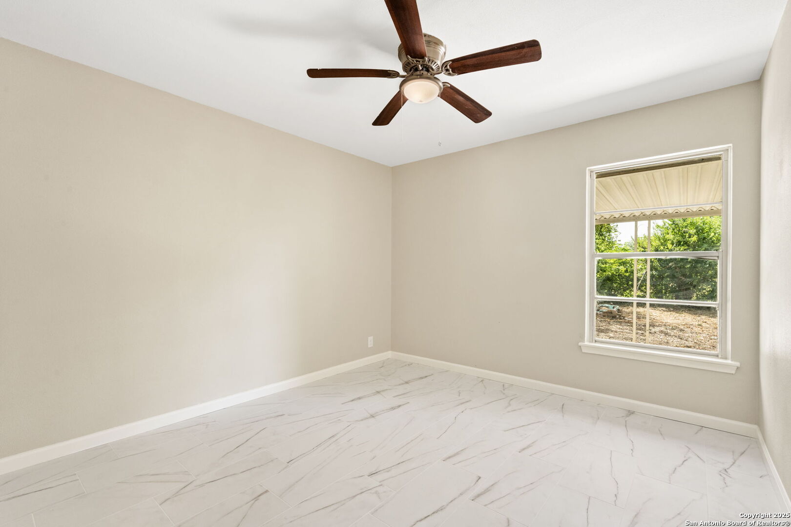 property viewer photo 23