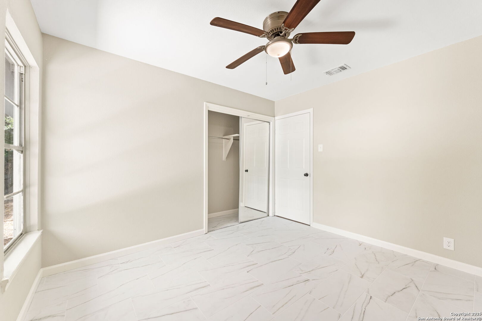 property viewer photo 24