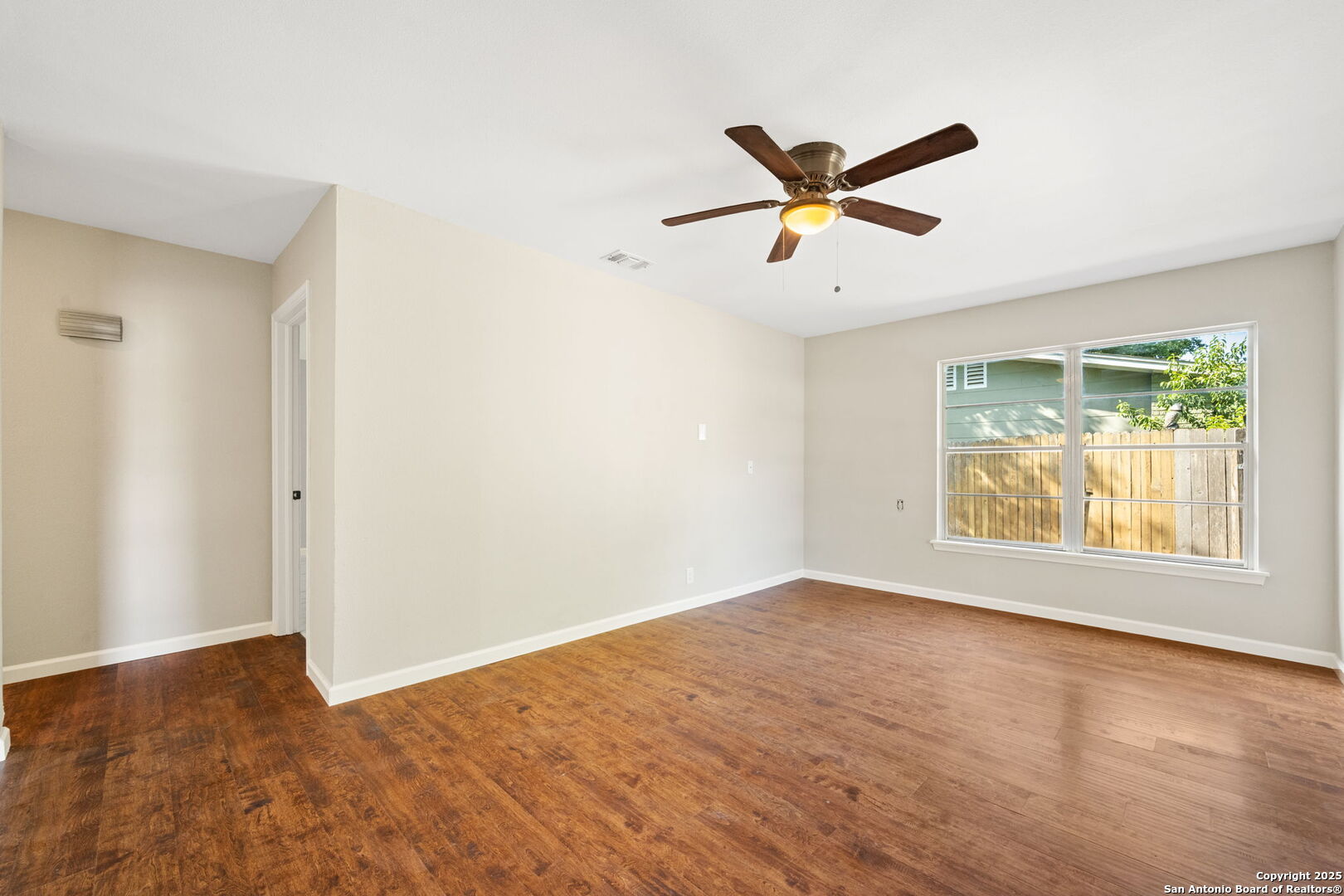 property viewer photo 3