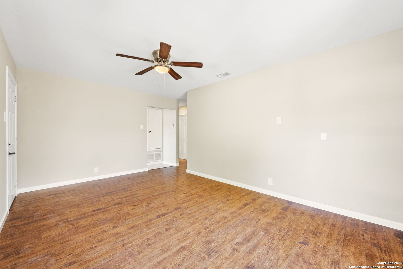 property viewer photo 4