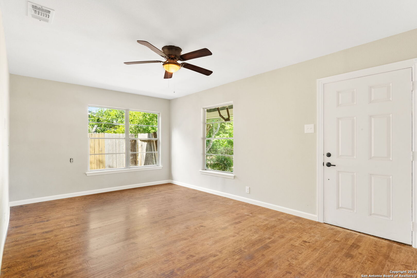 property viewer photo 6
