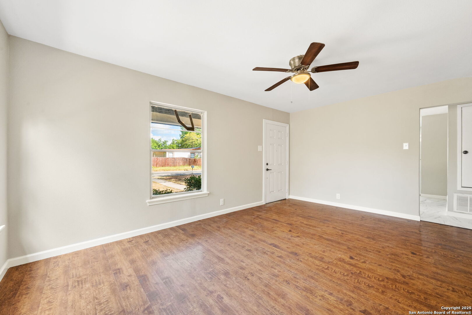 property viewer photo 7