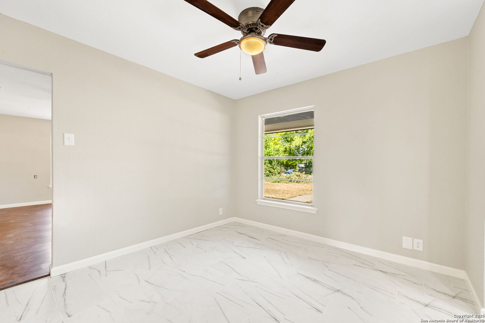 property viewer photo 9