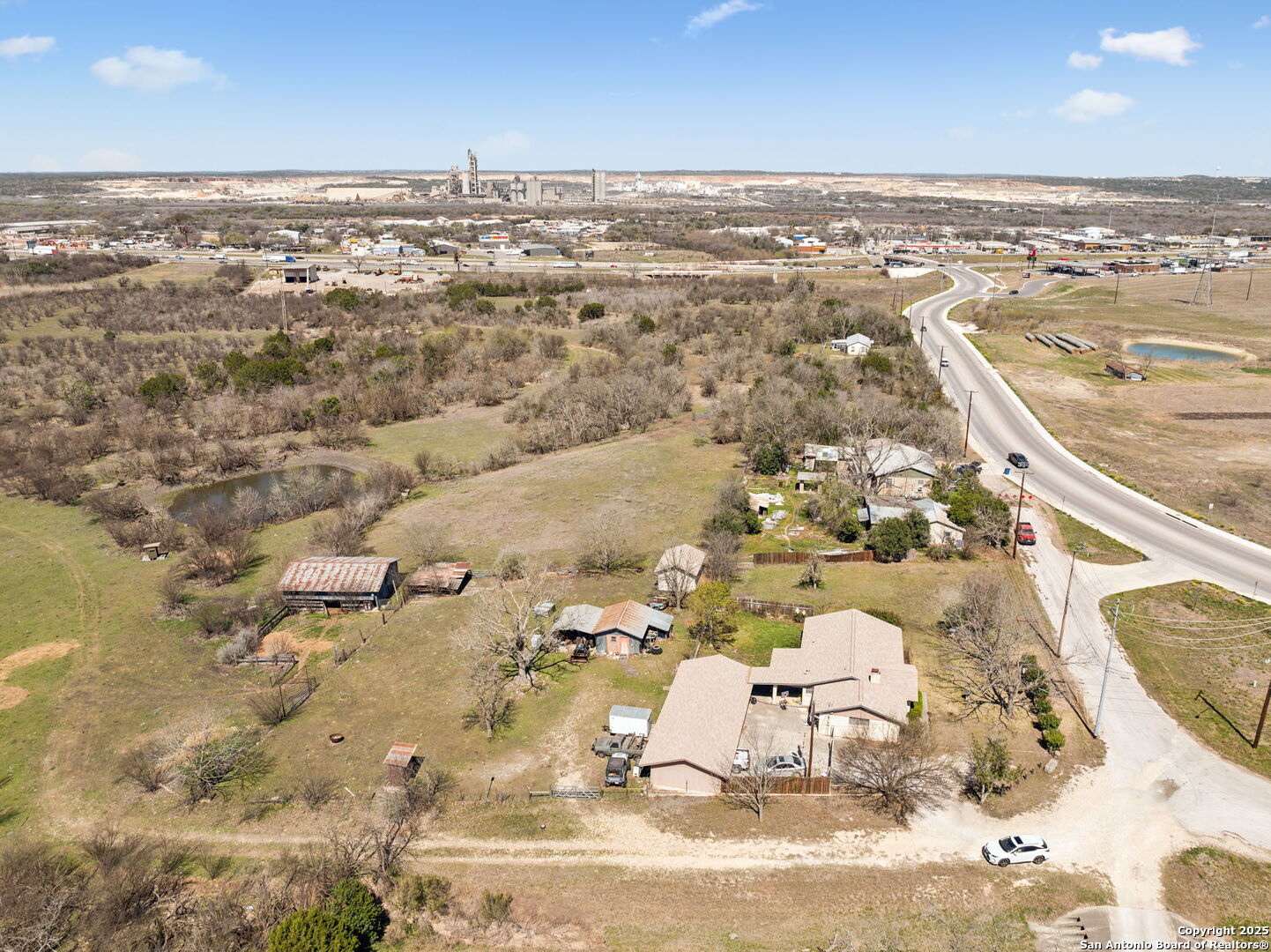 main property photo 40
