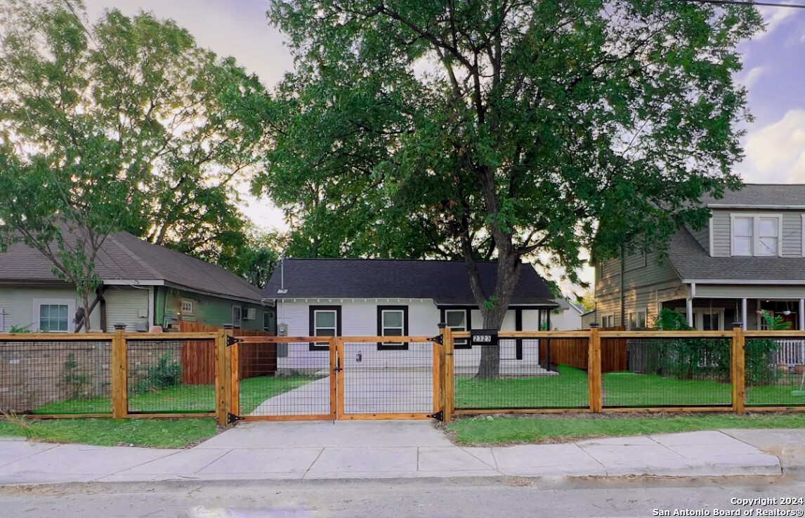 main property photo 3