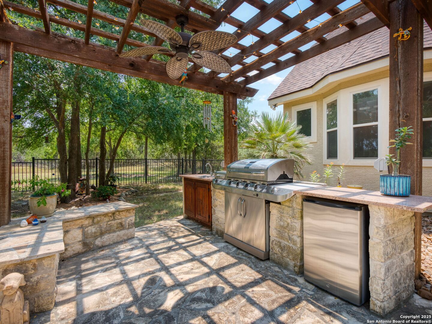main property photo 28