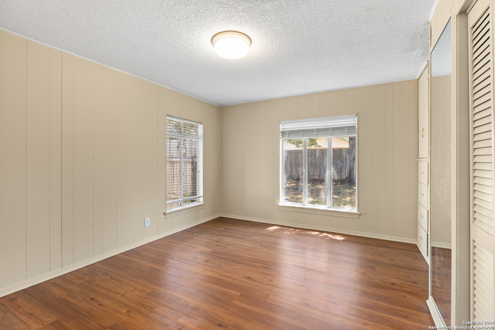 property viewer photo 15