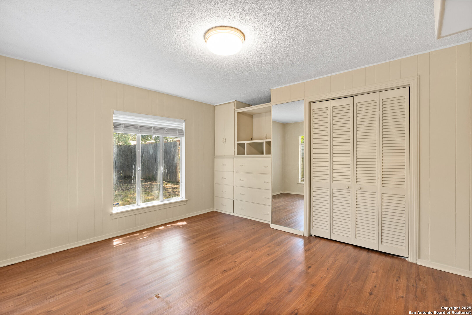 property viewer photo 16