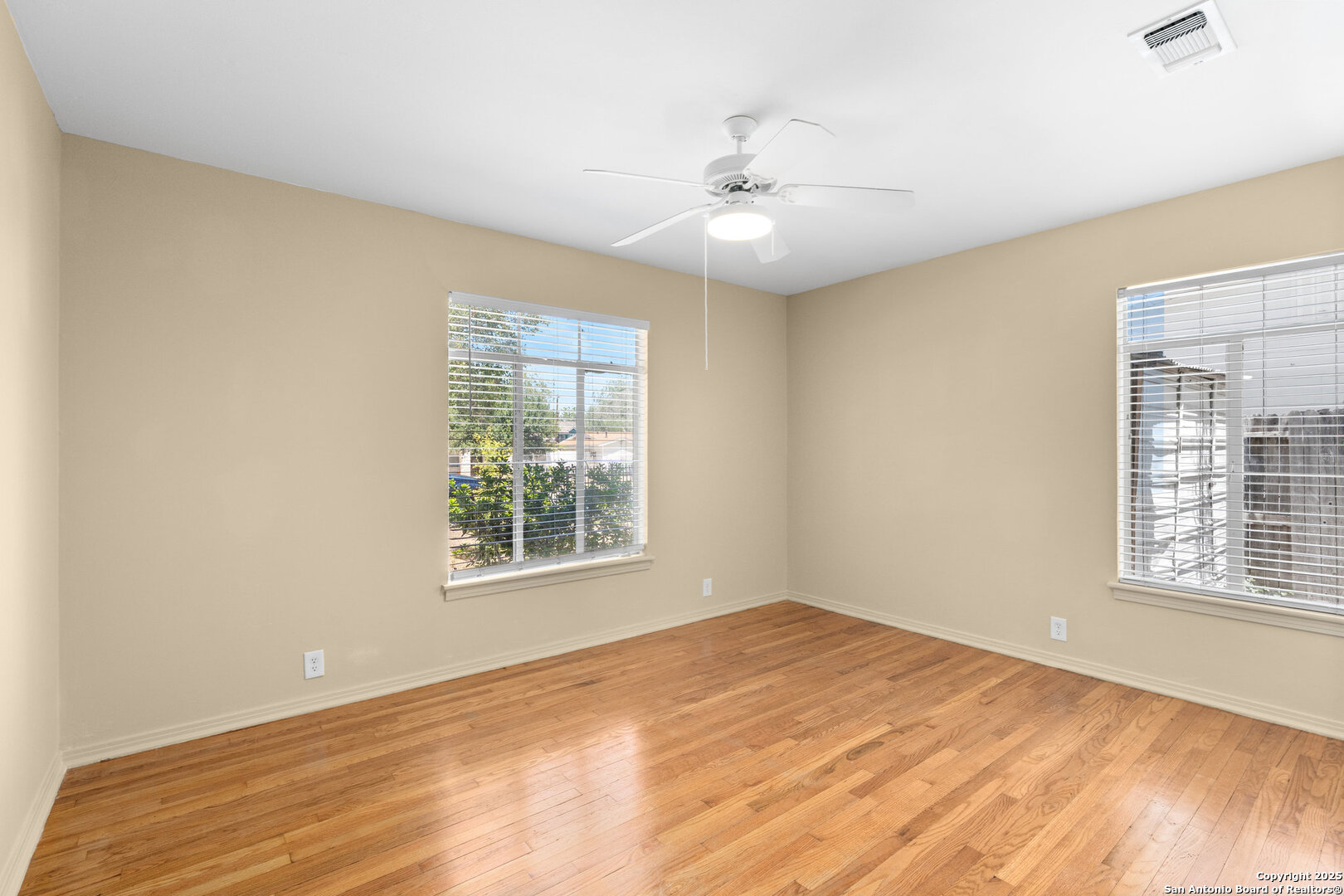 property viewer photo 23