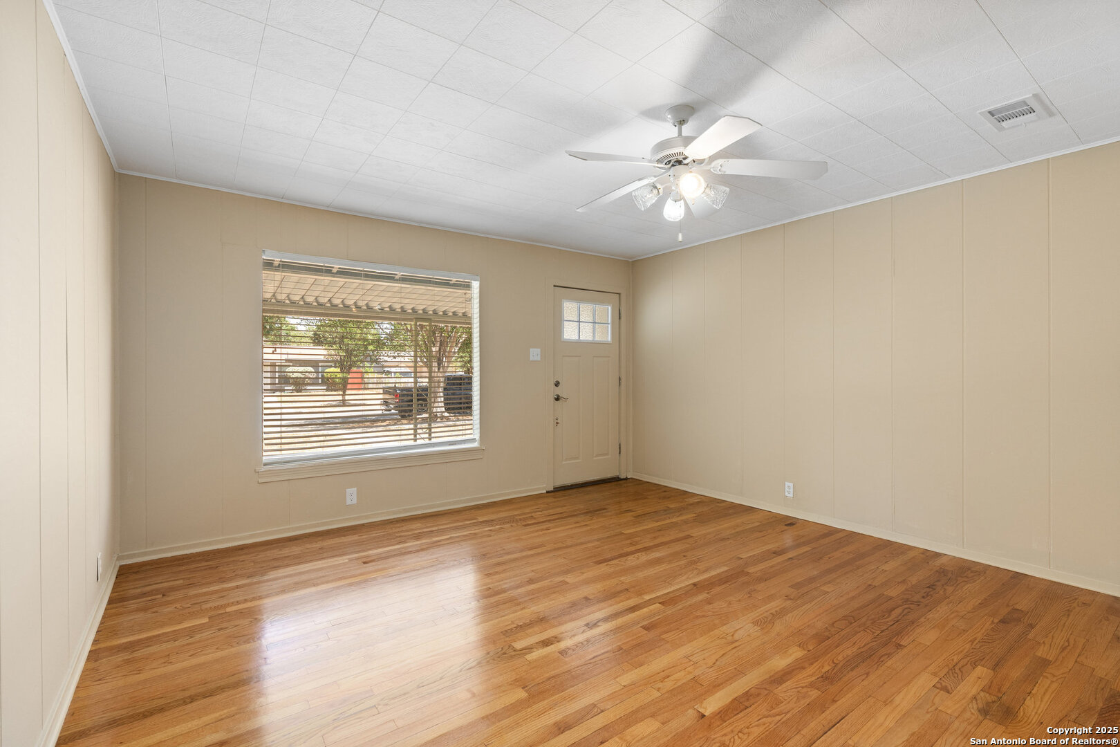 property viewer photo 3