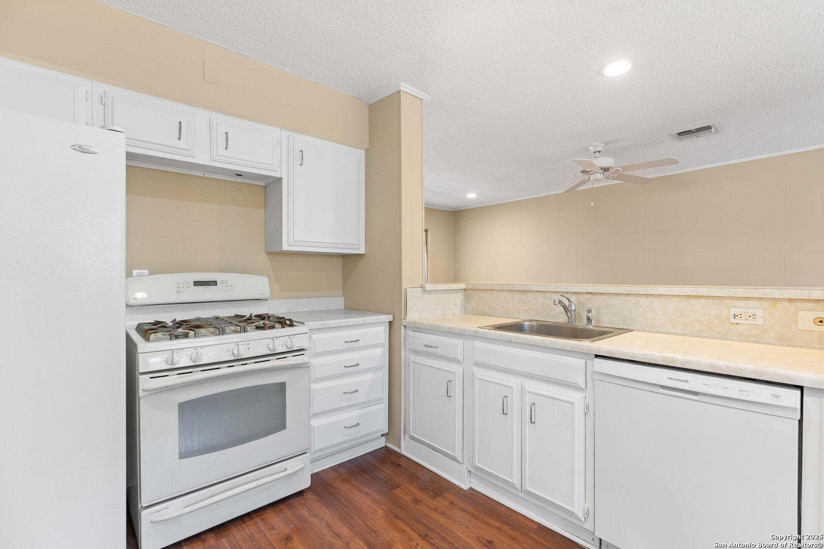 property viewer photo 7