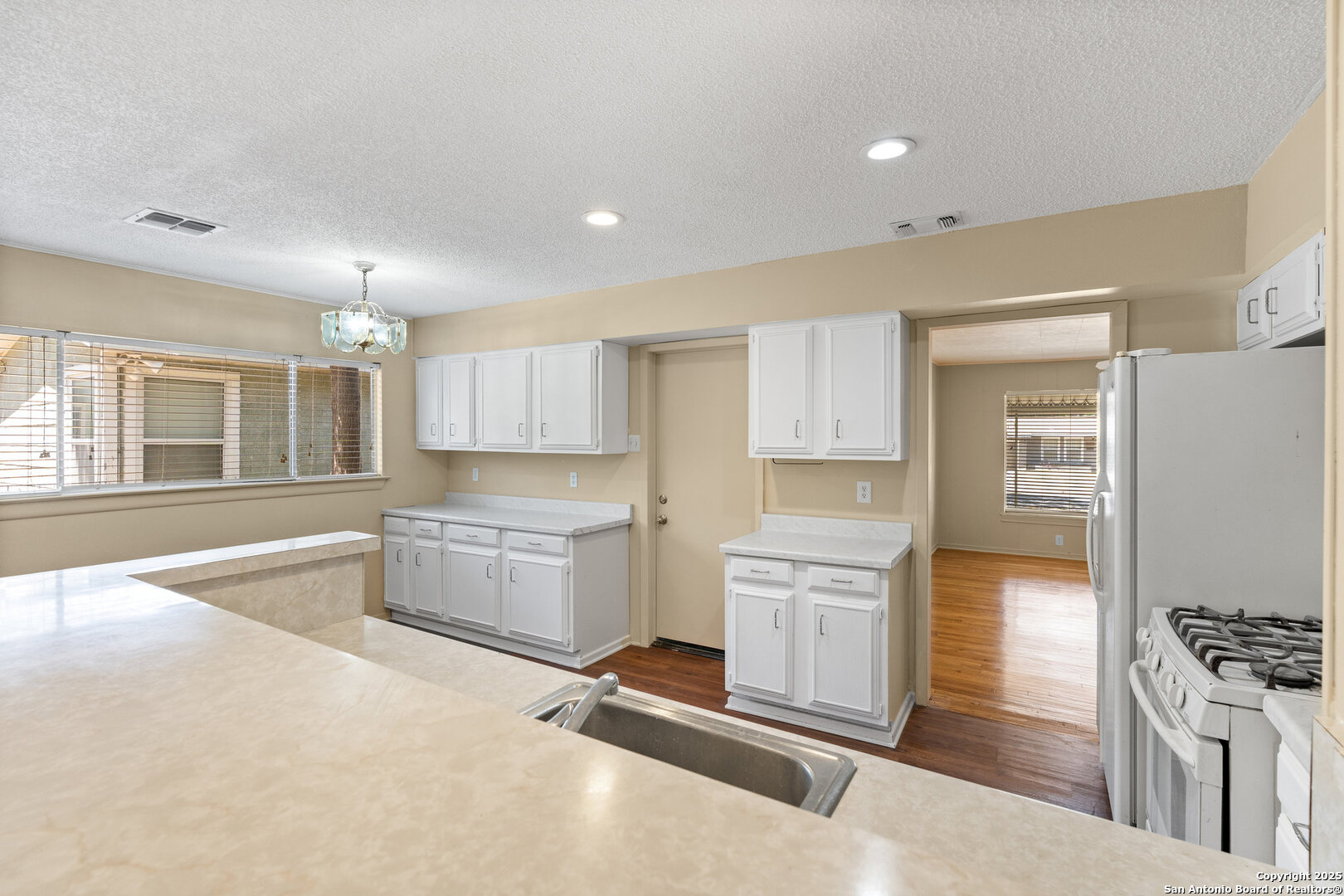 property viewer photo 9