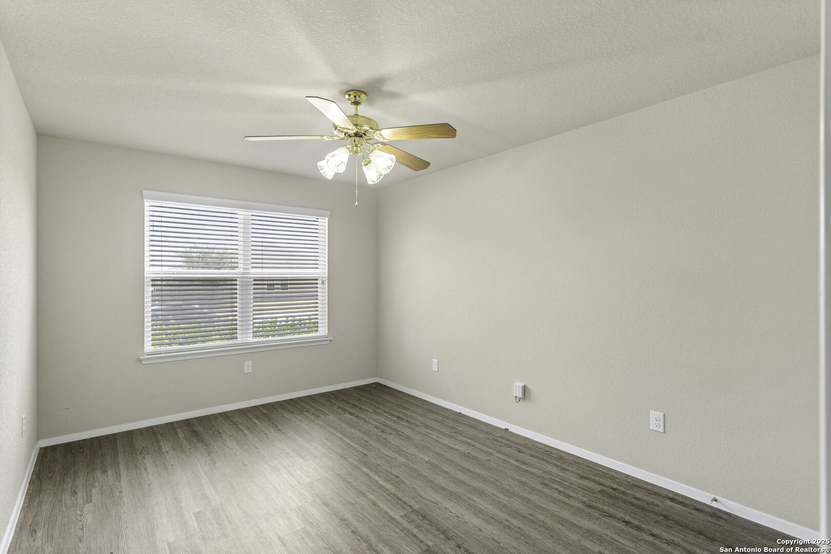 property viewer photo 11