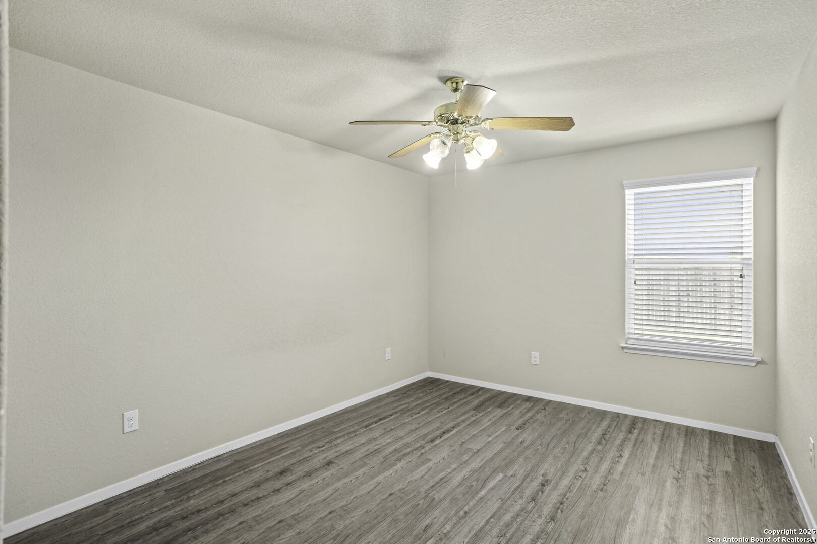property viewer photo 12
