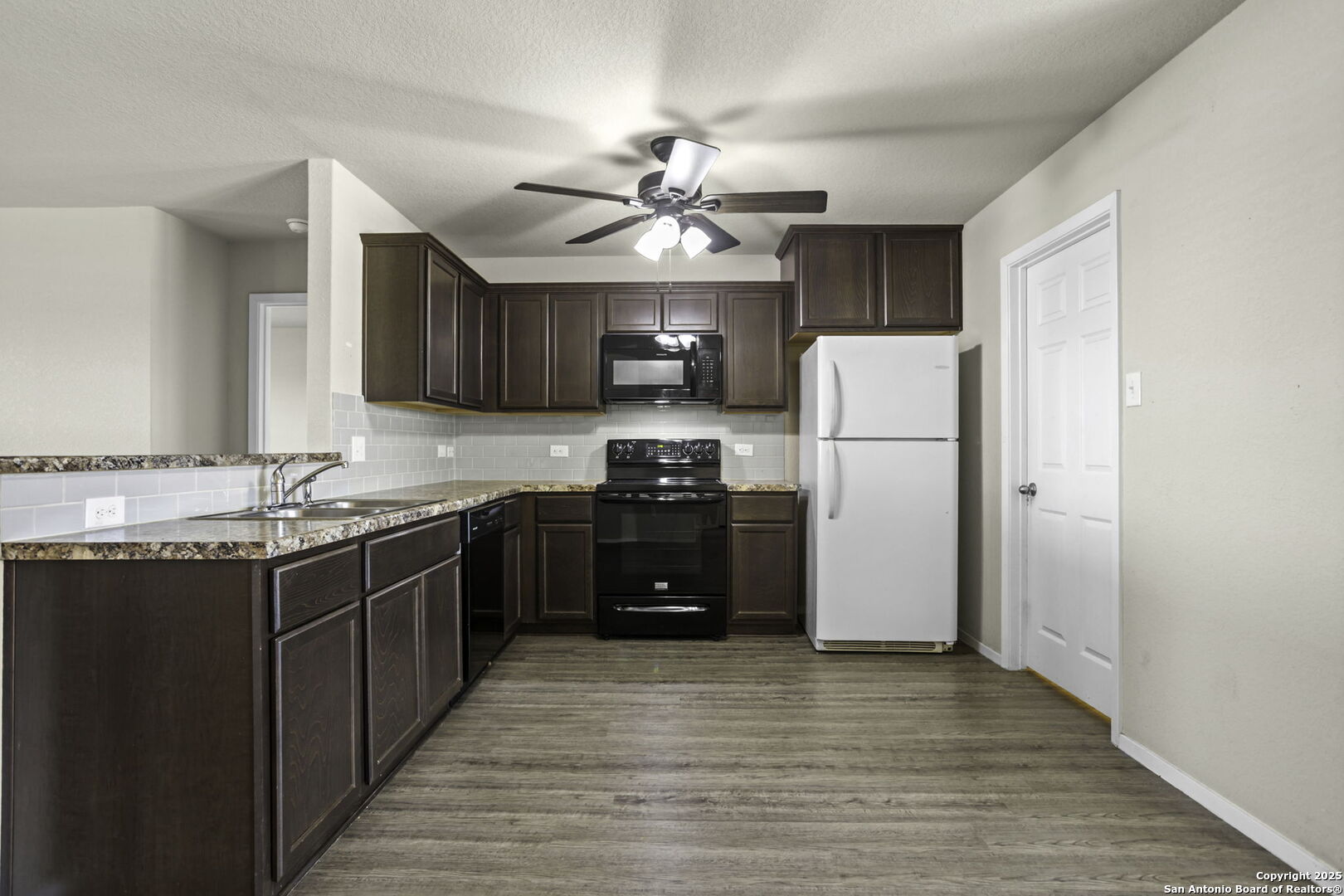 property viewer photo 6