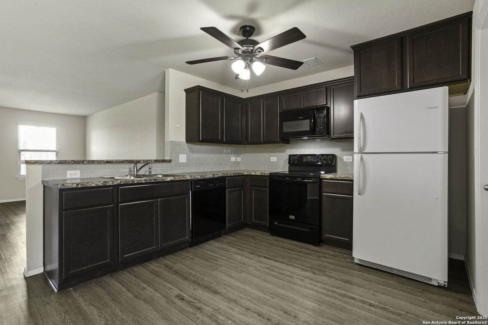 property viewer photo 7