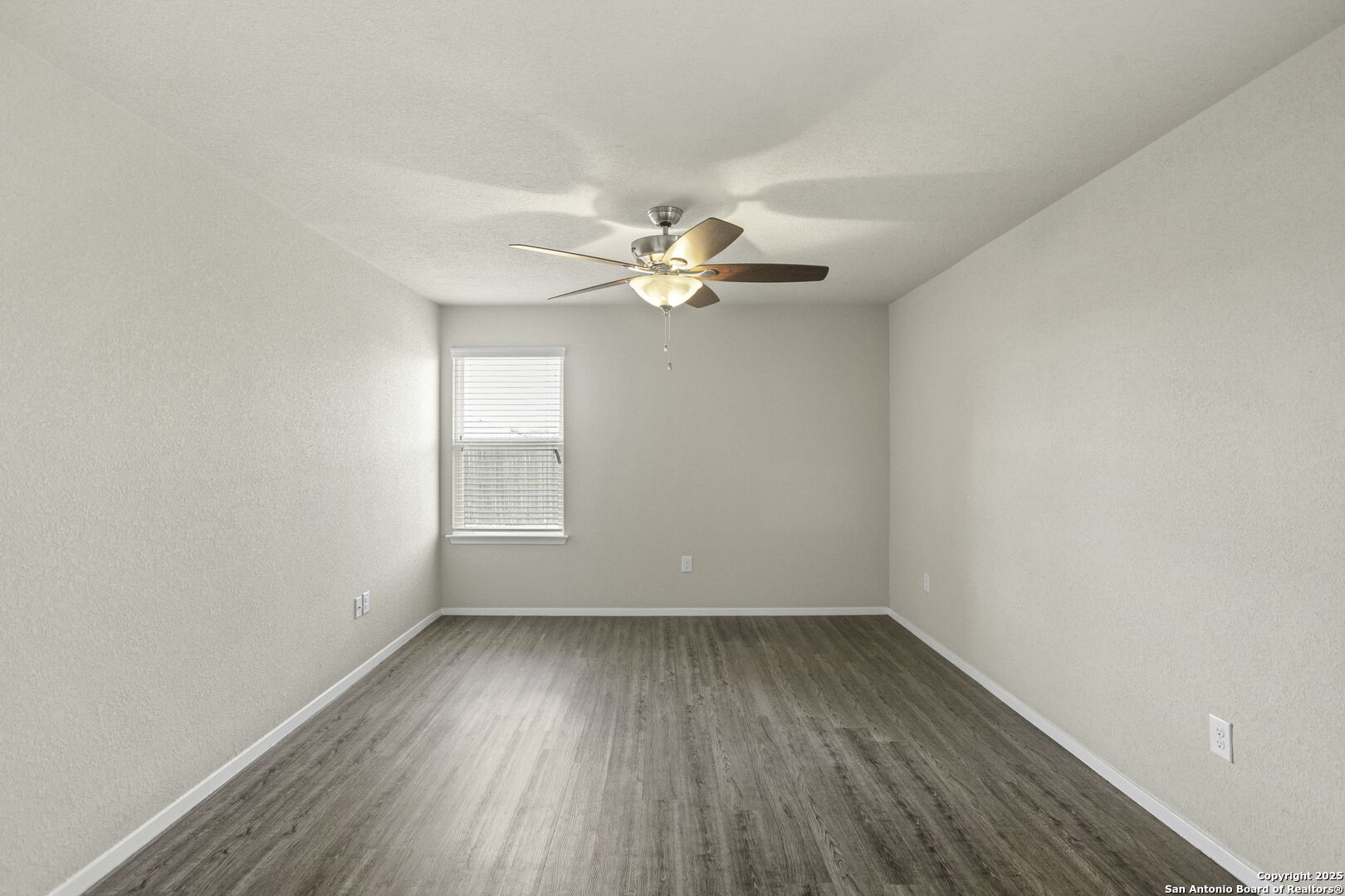 property viewer photo 8